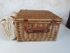 Wicker Deluxe 2 Person Picnic Hamper With Fleece Picnic Blanket