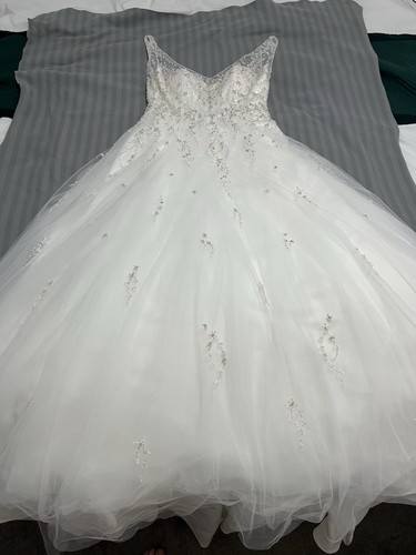 Venus ivory wedding dress size - ivory,