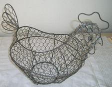 DELIGHTFUL WIRE CHICKEN BASKET