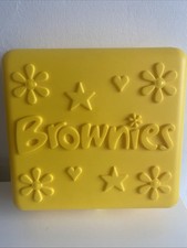 Brownies Yellow Promise Box / Lunch Heart Clasp 2003 Size - 8.75" x 3" x 9.5"