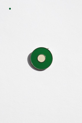 Vintage green round pin badge - green,