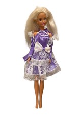 Vintage 1990s Sindy Doll w/