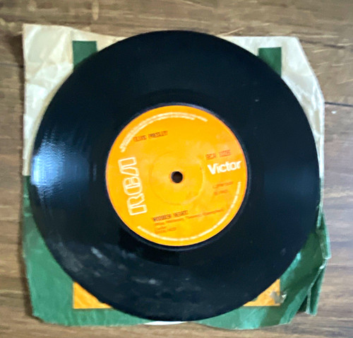 Elvis presley wooden heart - elvis,