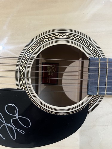 Brad paisley signed acoustic - brad,