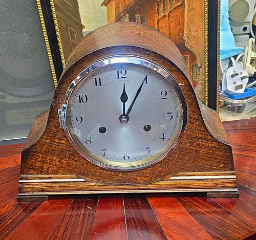 Wooden wind mantel clock - up,