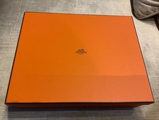 Hermes box 28.5 x 22.5 x 7 cm