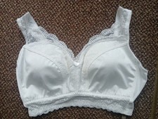 RHONDA SHEAR - Women's White Pin-Up Lace Leisure Bra, Removable Pads - Size XL