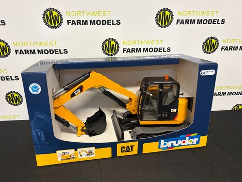 Bruder 02456 scale cat - 02456, 1:16