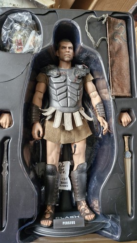 Clash the titans - 1/6,