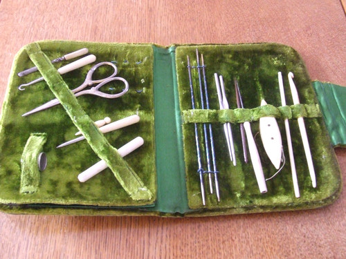 Antique green velvet lined - green,