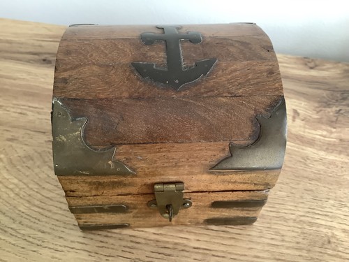 Vintage wooden trinket box - wooden,