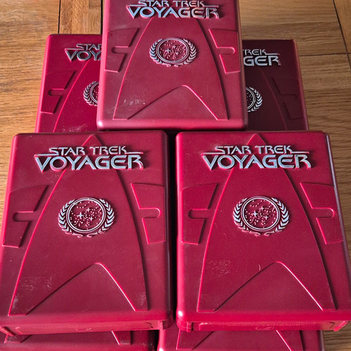Paramount star trek voyager - trek:,