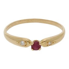 Delicate ruby ring 2 diamonds