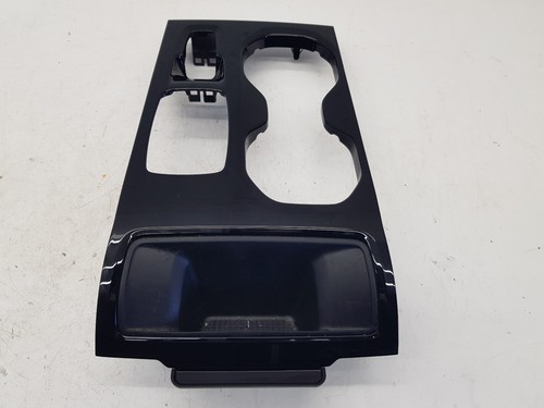 2025 volvo xc40 - rhd, centre