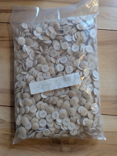 Bulk bag size buttons in - bag, 24