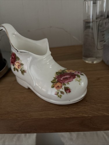 Vintage cottage rose - cottage, bone