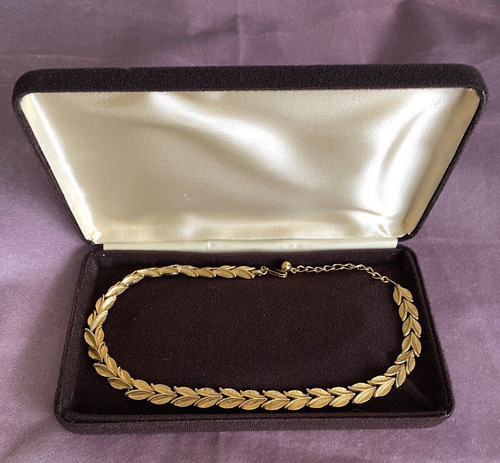 Vintage gold tone - tone, leaf