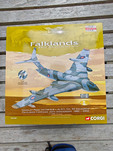 Corgi aviation archive victor - corgi,