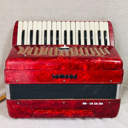 Yamaha accordion 32b - s-32b, red