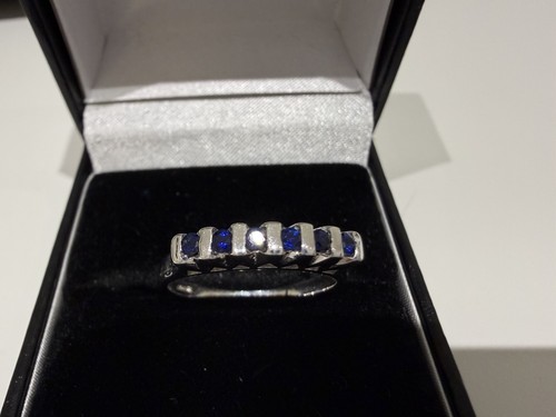 Gold and sapphire size - 9k,