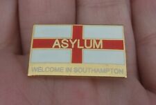 PORTSMOUTH ASYLUM WELCOME IN SOUTHAMPTON HOOLIGAN FIRM PIN BADGE POMPEY RARE