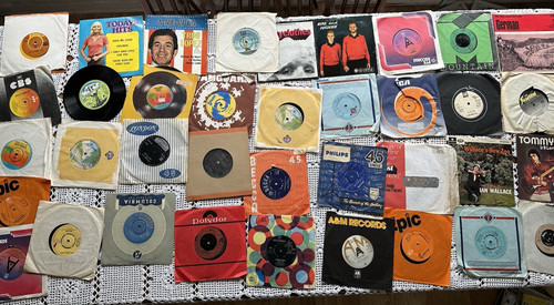 Approx vinyl records - 45,