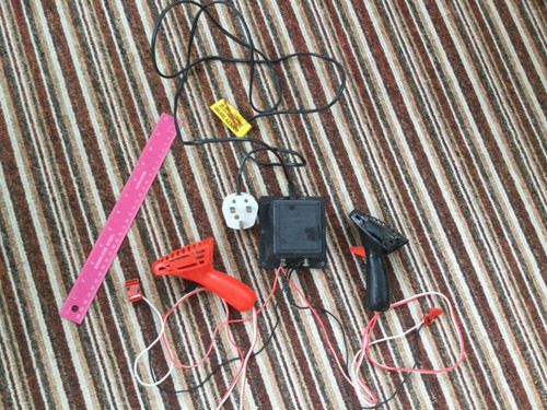 Scalextric power unit with two