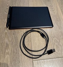 One by Wacom Medium – Drawing Tablet with Pen CTL-672 Graphic Tablet Medium