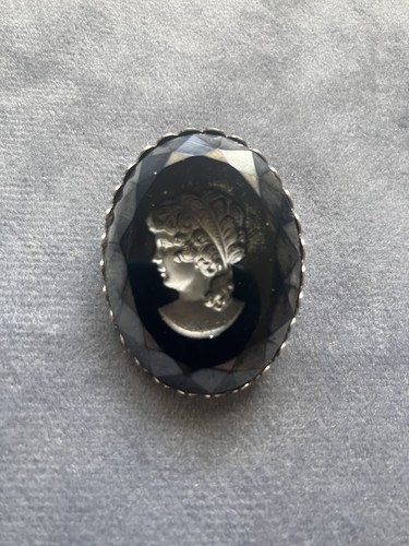 Cameo black glass reverse - cameo,