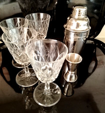 Cocktail Shaker with tot measure and 4 Vintage cocktail glasses 150ml