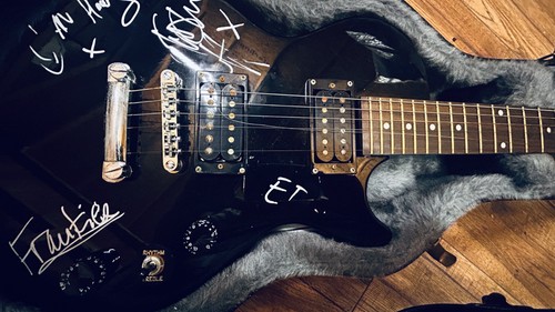 The darkness gibson guitar - the,