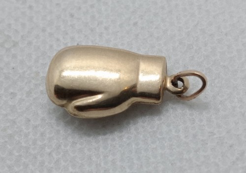 9ct gold boxing - glove, pendant
