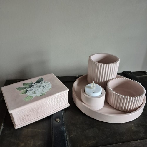 Floral pink vanity - floral, round