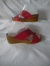 PAVERS RED LEATHER CUT OUT