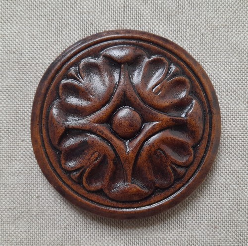7cm round antique resin - a,