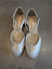 Ivory Satin Wide Fit Open Waist Low Heel Shoes Size 39. Beautiful Condition