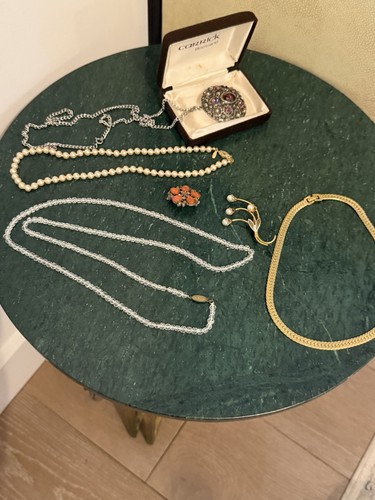 Vintage 1950s jewellery - vintage,