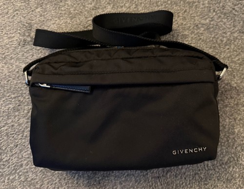 Givenchy essential crossbody - givenchy,