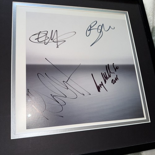 Fully signed autograph - u2,