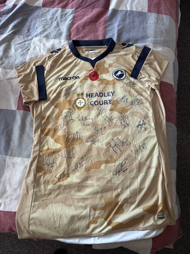 Rare squad signed - squad, original