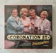 CLASSIC CORONATION STREET TREASURES CONTAINS ITEMS OF MEMORABIA & AUDIO CD BOOK 