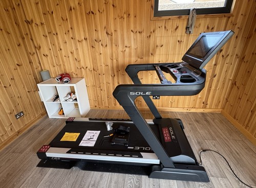 Sole f85 superb - superb, condition
