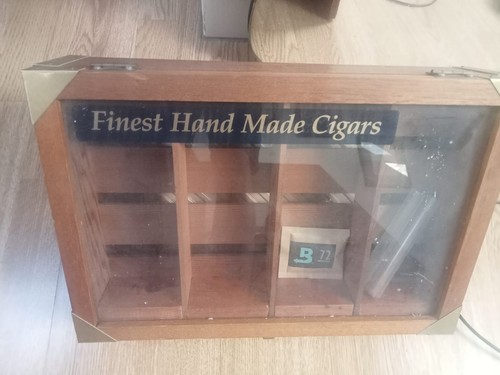 Cigar display humidor