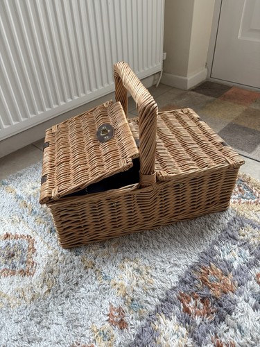 Vintage wicker picnic - vintage,
