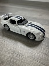 Maisto Dodge Viper GT2 Diecast Model Car Scale 1:24 White/Blue