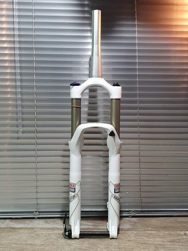 Rockshox sektor thru - 26",