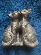 Bronze Effect Kissing Cats