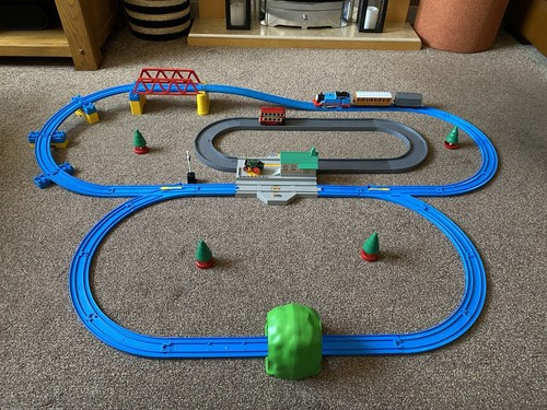 Tomy thomas the tank engine - thomas,