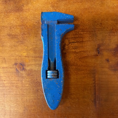 Adjustable pocket wrench - pocket, by