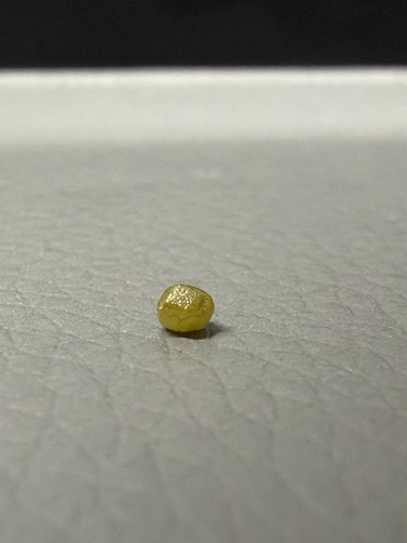 09ct yellow rough diamond - yellow,